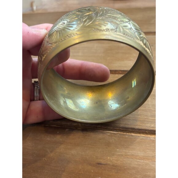 Vintage Brass Floral Etched Bangle Bracelet - Picture 6 of 9